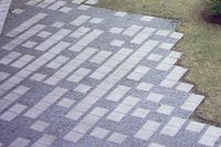 03 Gehsteigplatten mit Granitpflaster